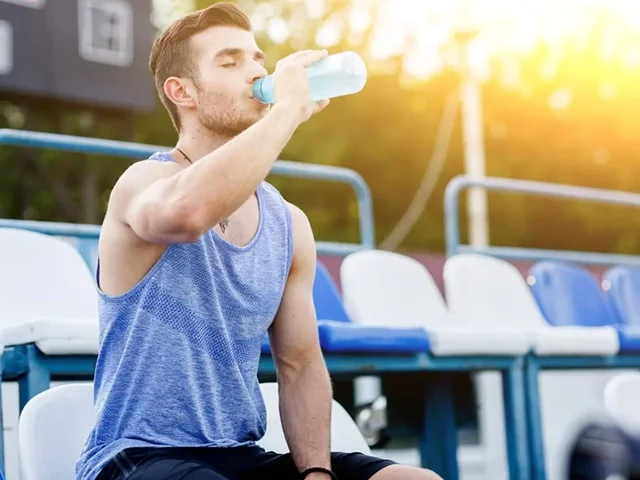 قبل، حین یا بعد از ورزش آب بنوشید